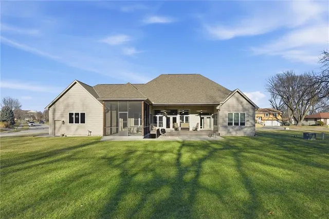 $665,000 | 900 Oakmont Drive, Lansing, KS 66043