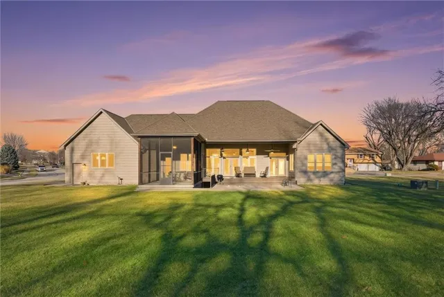$665,000 | 900 Oakmont Drive, Lansing, KS 66043