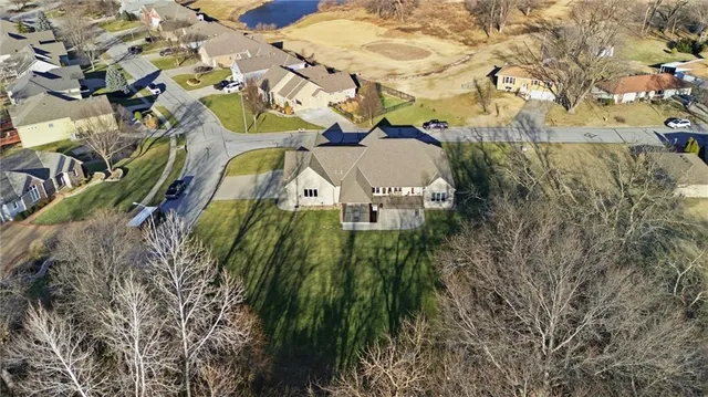 $665,000 | 900 Oakmont Drive, Lansing, KS 66043