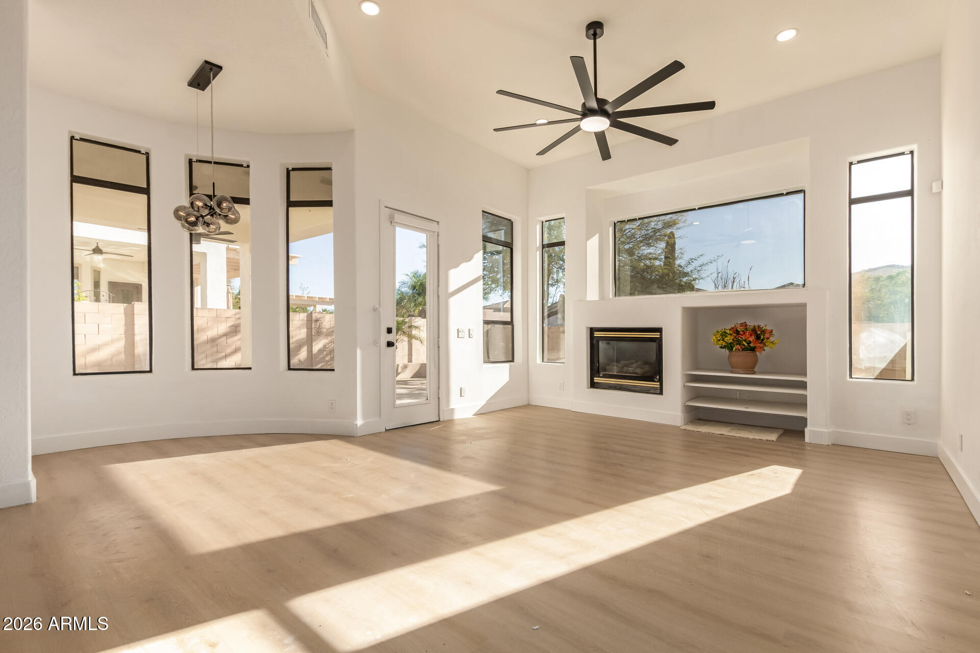 4843 East Estevan Road Phoenix, AZ 85054 - Photo 11 of 32 10 - Estevan