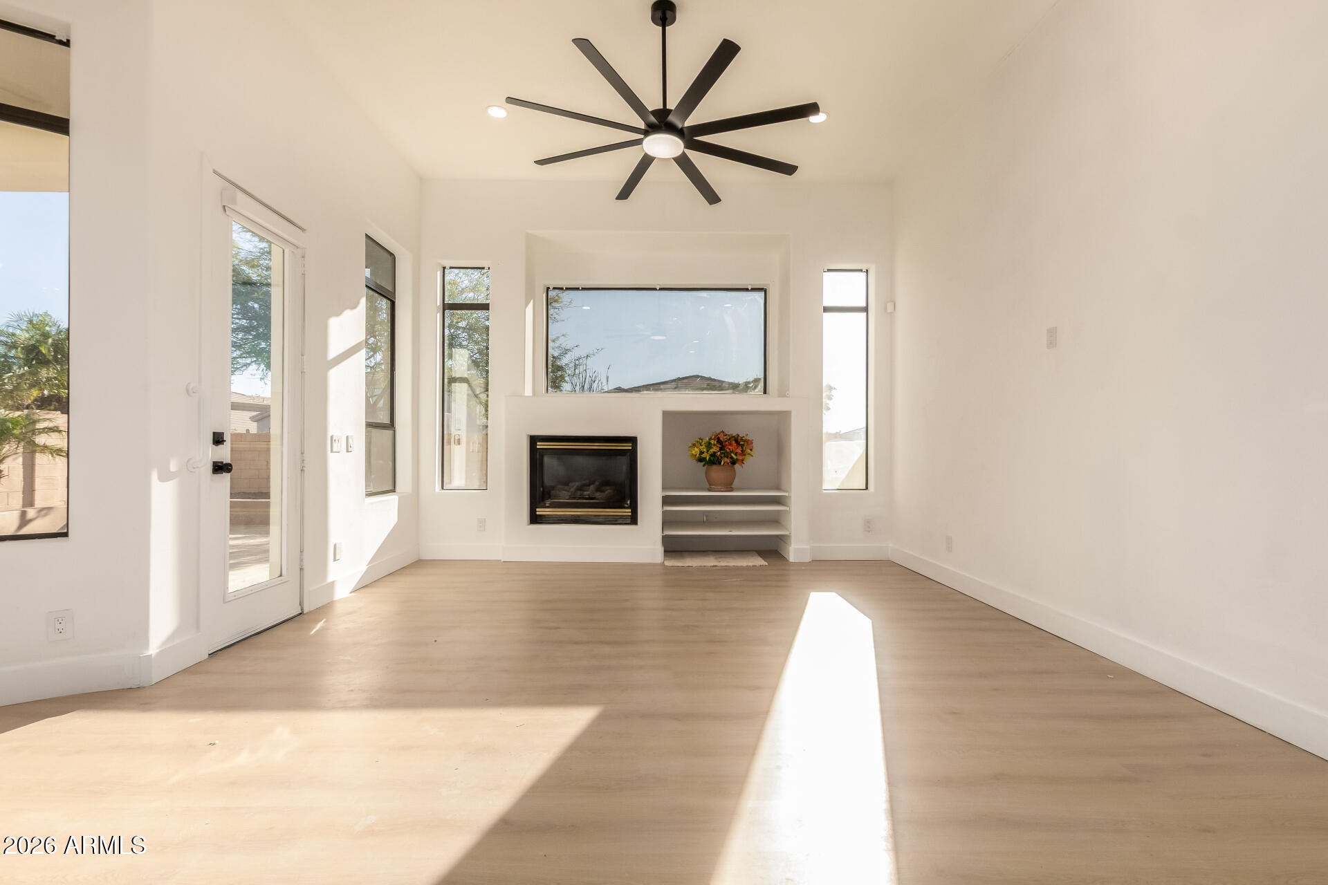 4843 East Estevan Road Phoenix, AZ 85054 - Photo 12 of 32 11 - Estevan