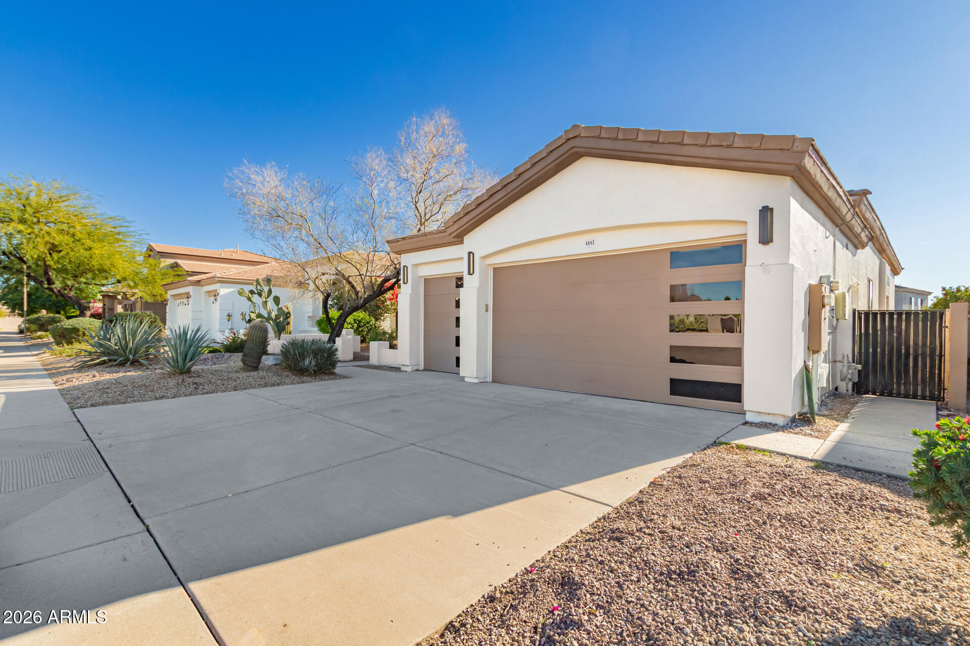 4843 East Estevan Road Phoenix, AZ 85054 - Photo 3 of 32 03 - Estevan