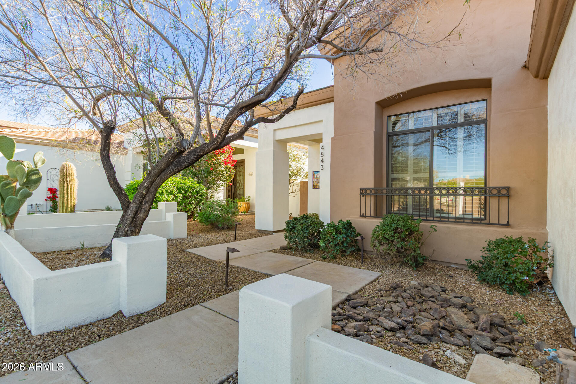 4843 East Estevan Road Phoenix, AZ 85054 - Photo 4 of 32 04 - Estevan