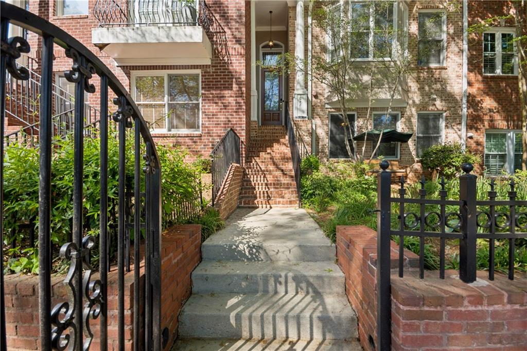 1048 Emory Parc Place Decatur, GA 30033 - Photo 2 of 40