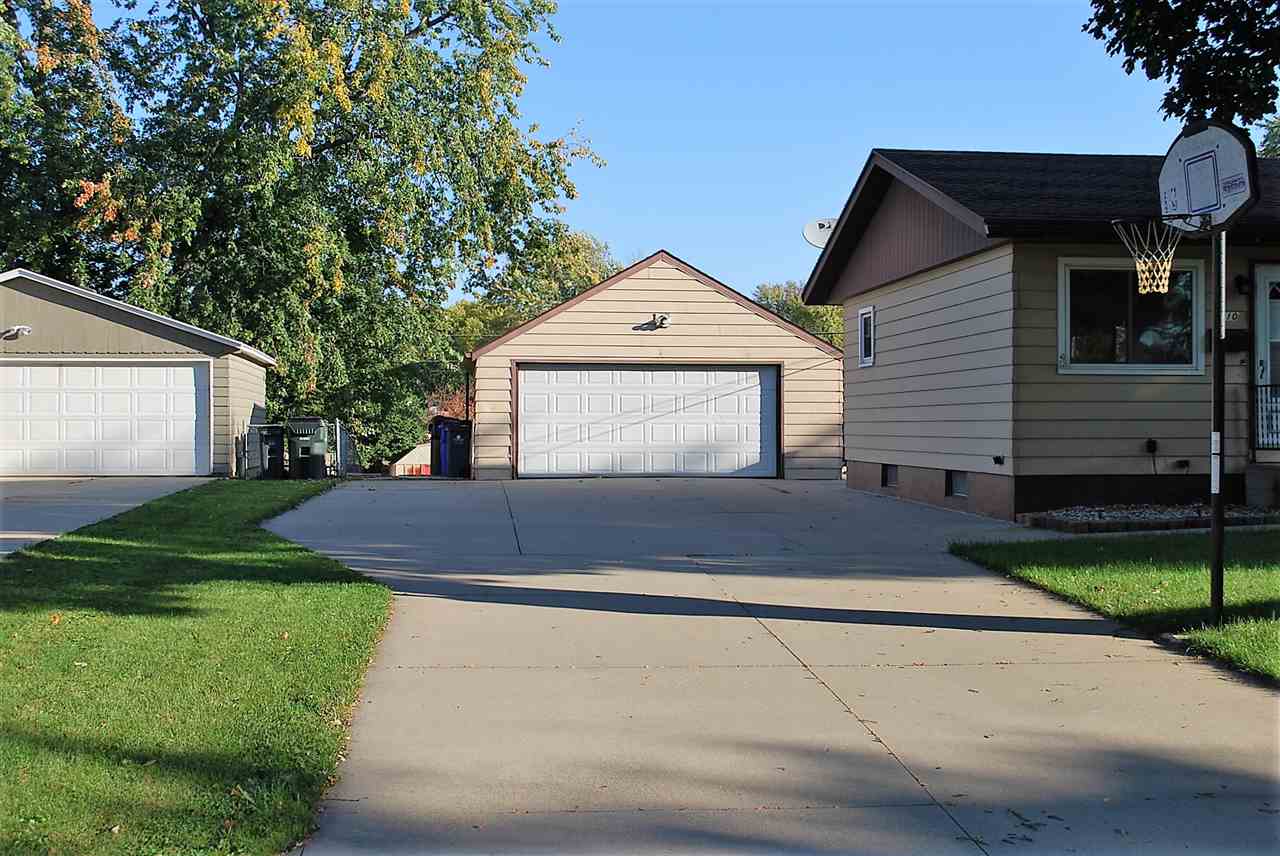 5210 Kesler Road Northwest Cedar Rapids, IA 52405 - Photo 3 of 19 Gallery Image 3