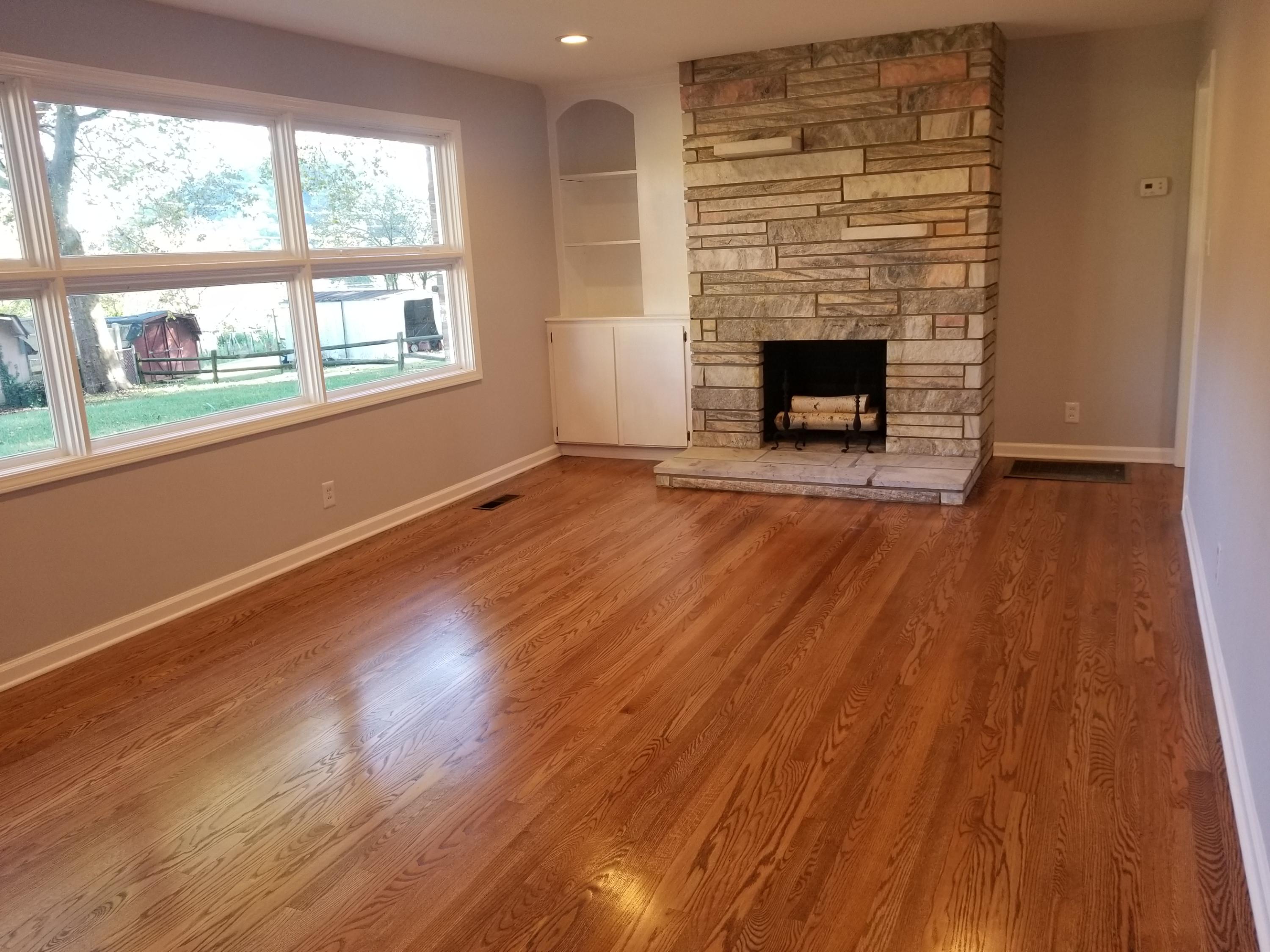 256 Dumfries Road Bristol, TN 37620 - Photo 4 of 22 Living Room Dumfries