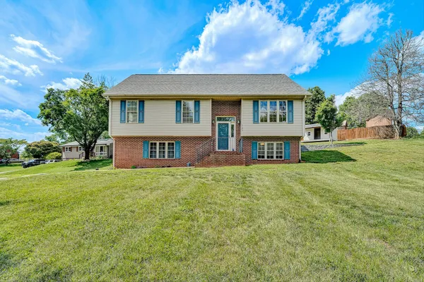 $312,500 | 742 Pitt Avenue, Vinton, VA 24179