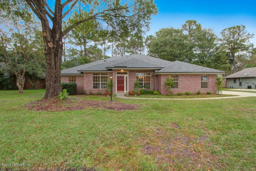 3038 Nautilus Road Middleburg, FL 32068 - Photo 2 of 45 a front view of a house with a garden