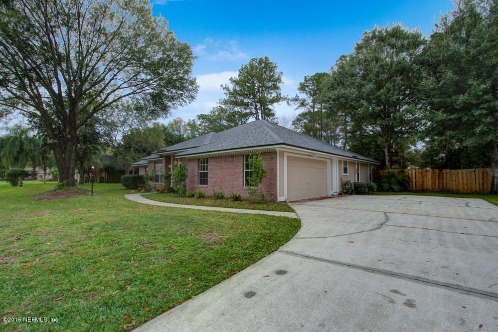 3038 Nautilus Road Middleburg, FL 32068 - Photo 34 of 45 a front view of house with yard and green space