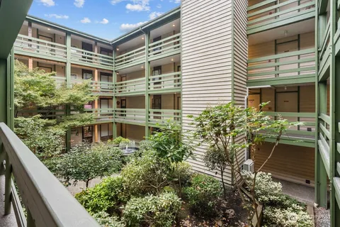 $250,000 | 9512 1st Avenue Northeast, Unit 202, Seattle, WA 98115