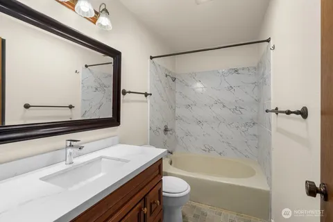 $250,000 | 9512 1st Avenue Northeast, Unit 202, Seattle, WA 98115