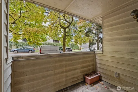 $250,000 | 9512 1st Avenue Northeast, Unit 202, Seattle, WA 98115