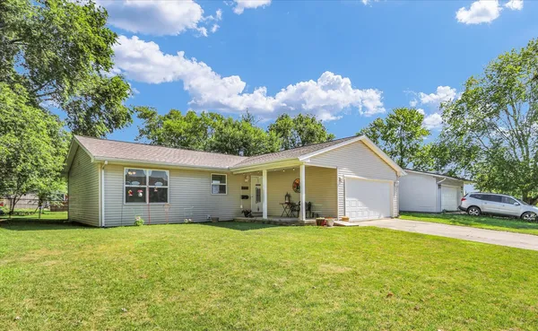 $182,500 | 2310 Country Squire Drive, Urbana, IL 61802