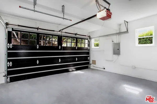 a view of room with a ceiling fan