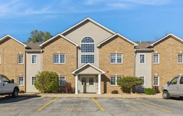 $219,990 | 2525 Longwood Drive, Unit 101, Highland, IN 46322