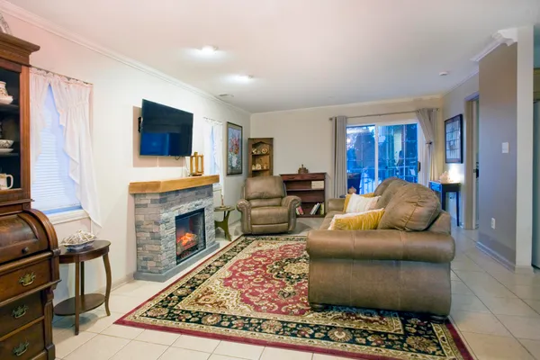 $219,990 | 2525 Longwood Drive, Unit 101, Highland, IN 46322