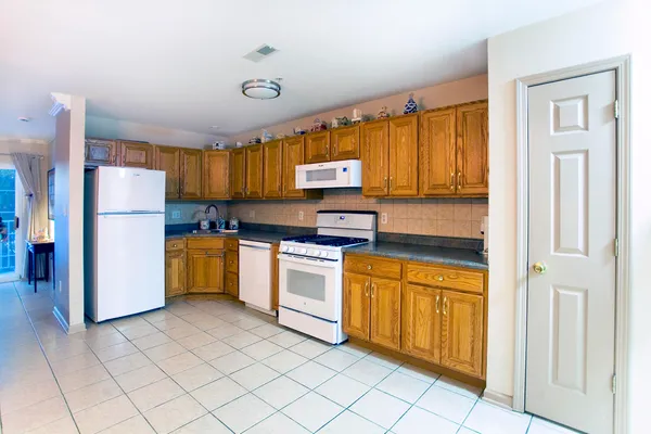 $219,990 | 2525 Longwood Drive, Unit 101, Highland, IN 46322