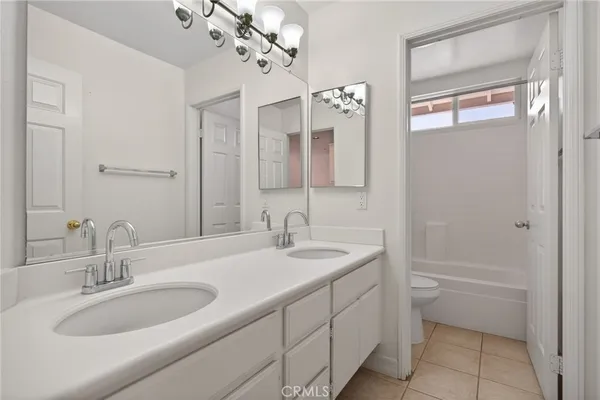 $800,000 | 1050 Avenida Classica, Oxnard, CA 93030