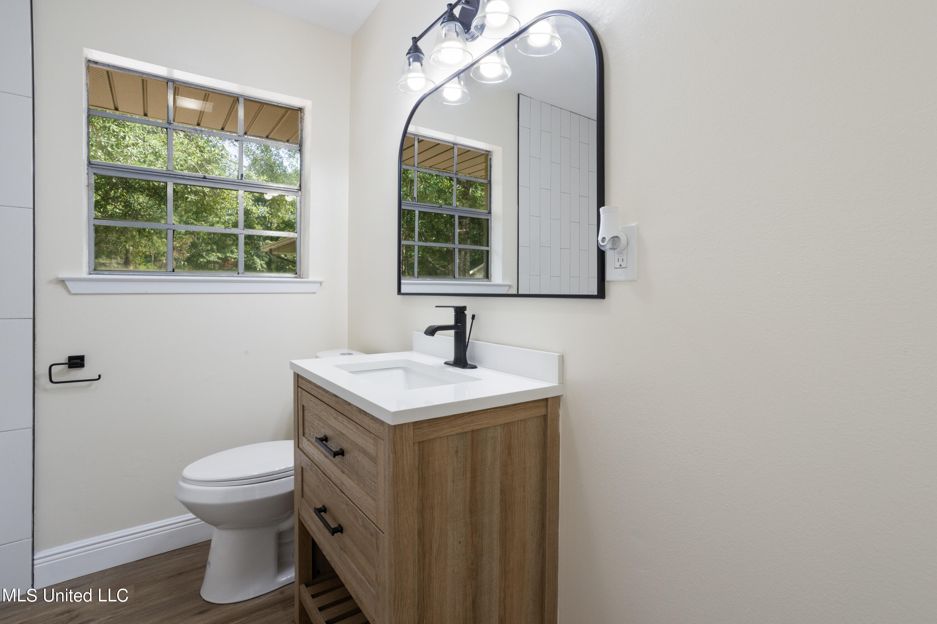 7473 Woolmarket Road Biloxi, MS 39532 - Photo 21 of 35 Bathroom