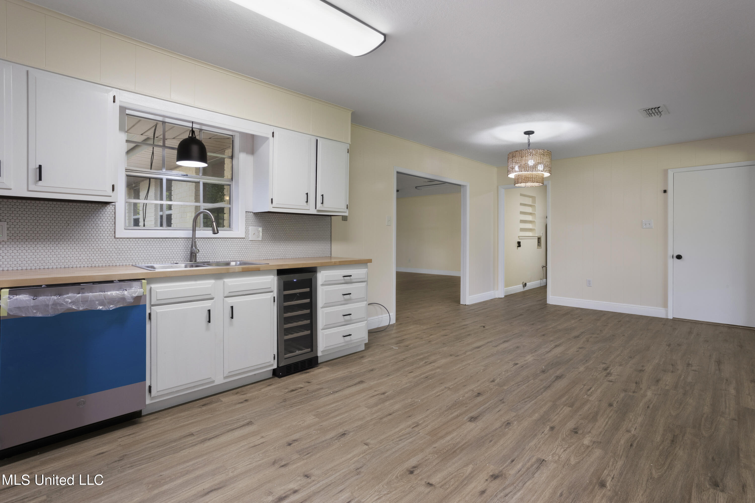 7473 Woolmarket Road Biloxi, MS 39532 - Photo 8 of 35 Kitchen