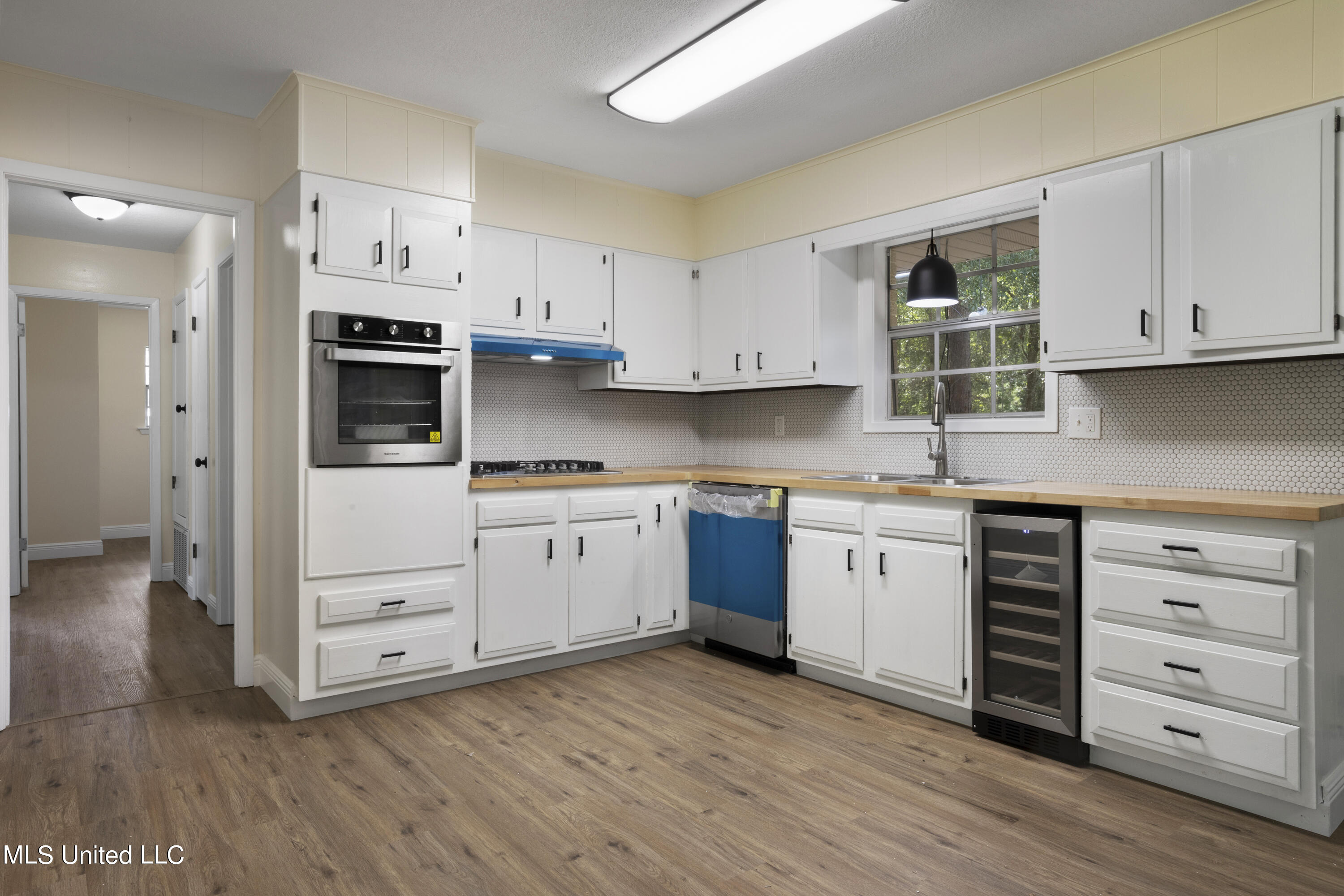 7473 Woolmarket Road Biloxi, MS 39532 - Photo 10 of 35 Kitchen