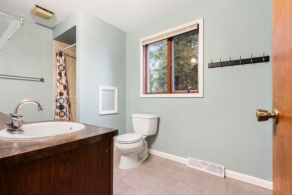 2890 North Lakeshore Road Kewaunee, WI 54216 - Photo 15 of 39