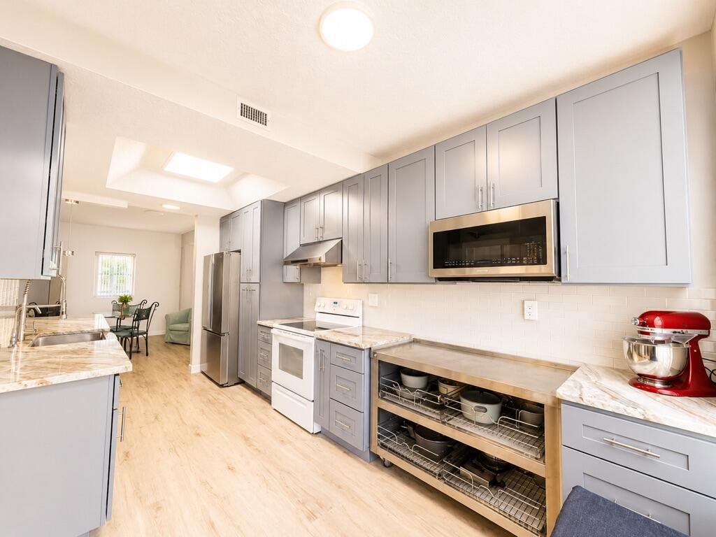 17050 Emile Street, Unit 2 Boca Raton, FL 33487 - Photo 2 of 22 Kitchen