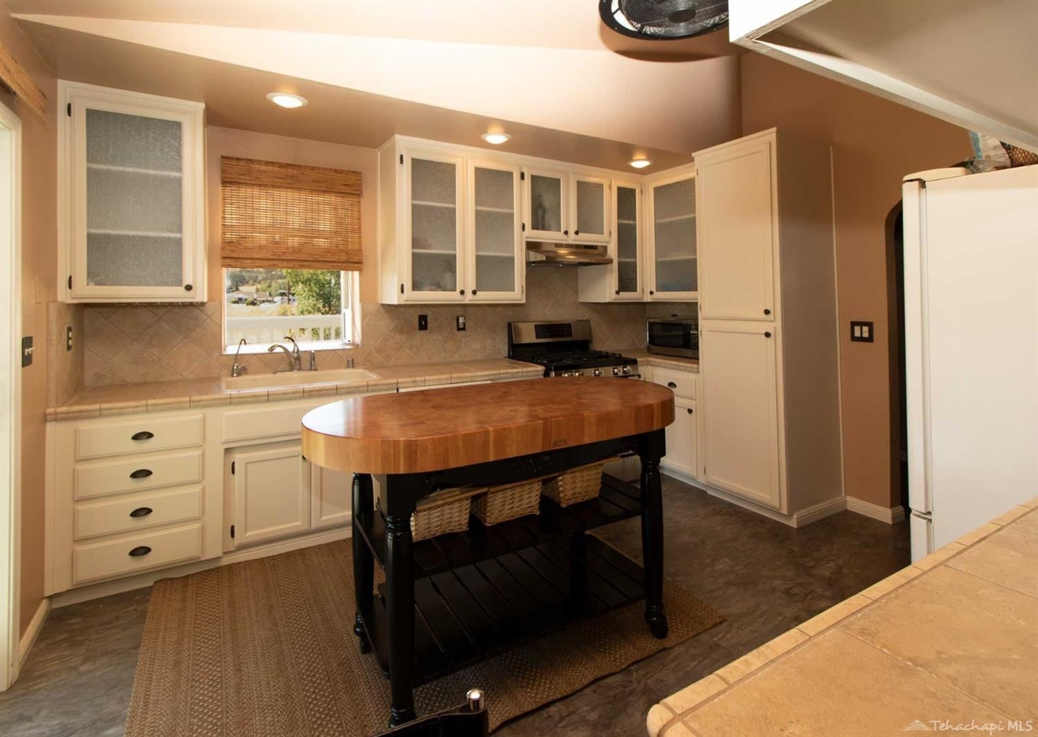 20816 Quail Springs Road Tehachapi, CA 93561 - Photo 12 of 41 Gallery Image 12