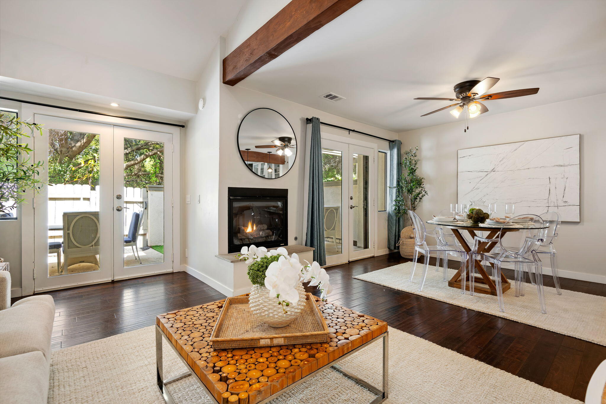 4039 Primavera Road, Unit 5 Santa Barbara, CA 93110 - Photo 6 of 32 Living Room