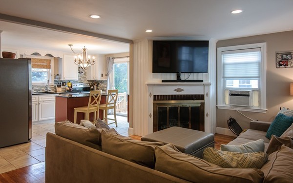 8 Kirkland Road Peabody, MA 01960 - Photo 3 of 30 Gallery Image 3