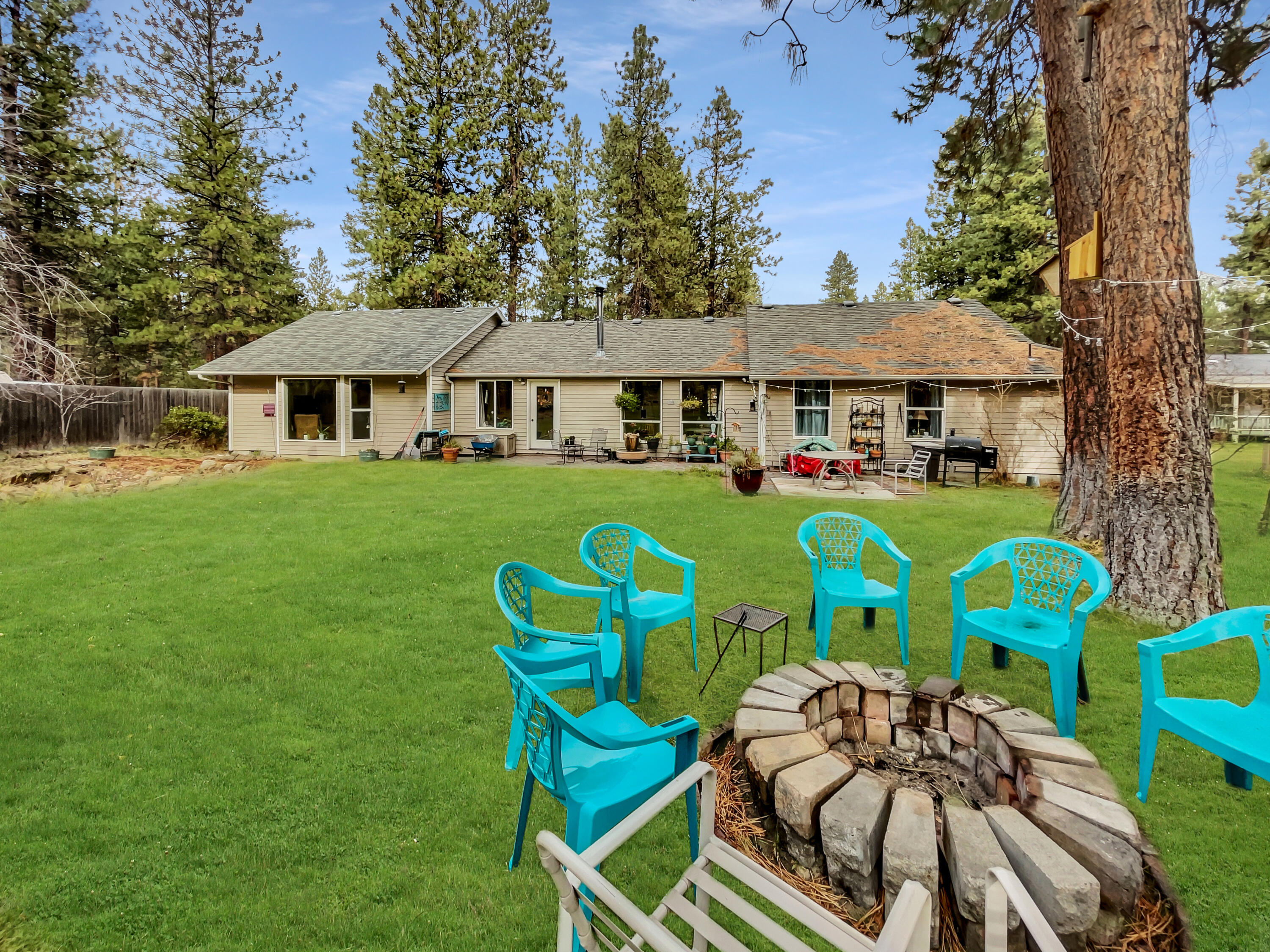 19231 Apache Road Bend, OR 97702 - Photo 28 of 34 Back-Fire Pit