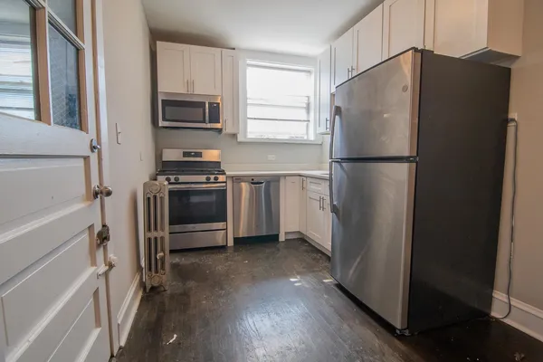 $1,550 | 2445 West Rosemont Avenue, Unit 3, Chicago, IL 60659