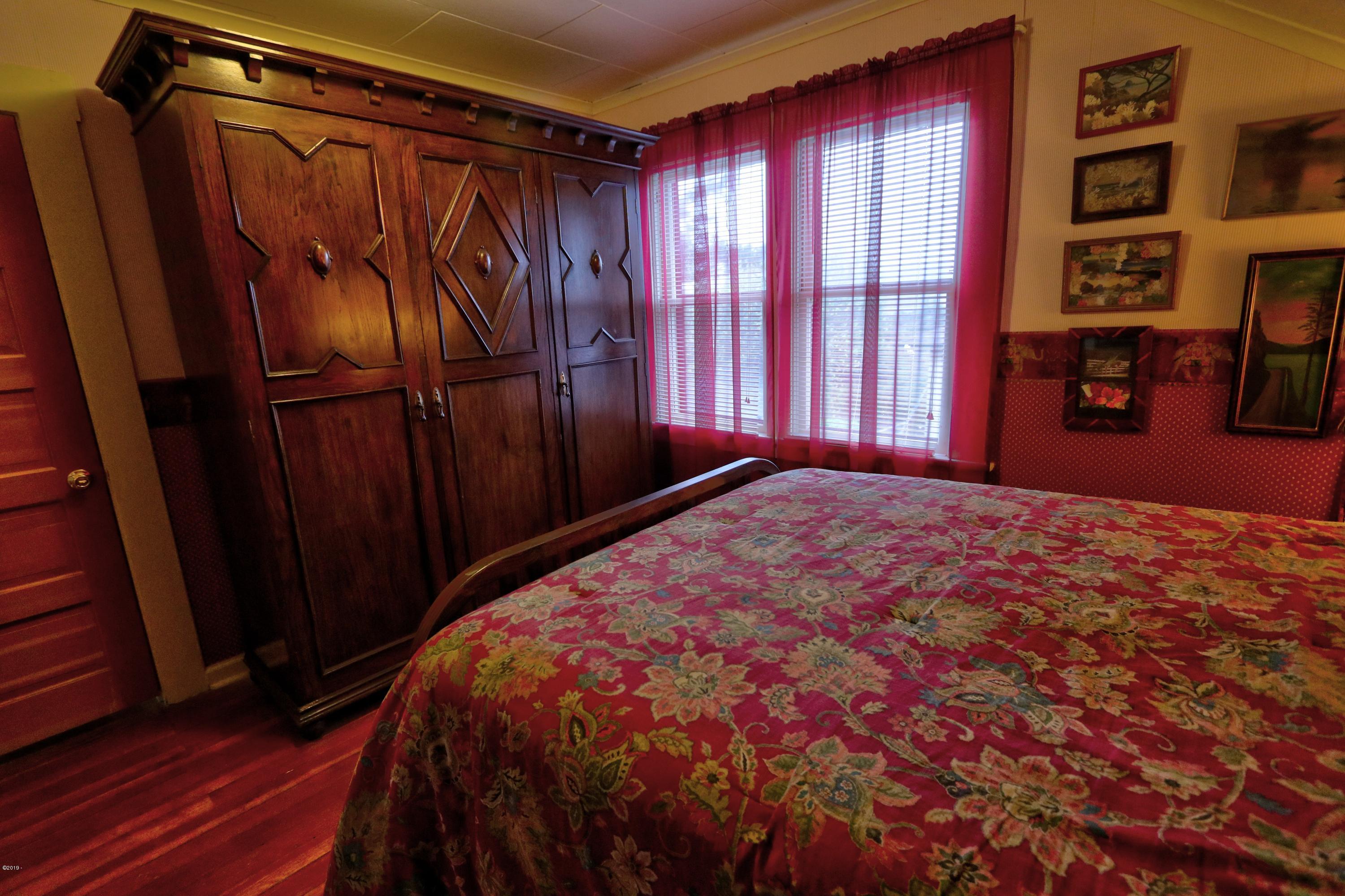 19 Southwest Hurbert Street Newport, OR 97365 - Photo 30 of 51 Bedroom 2