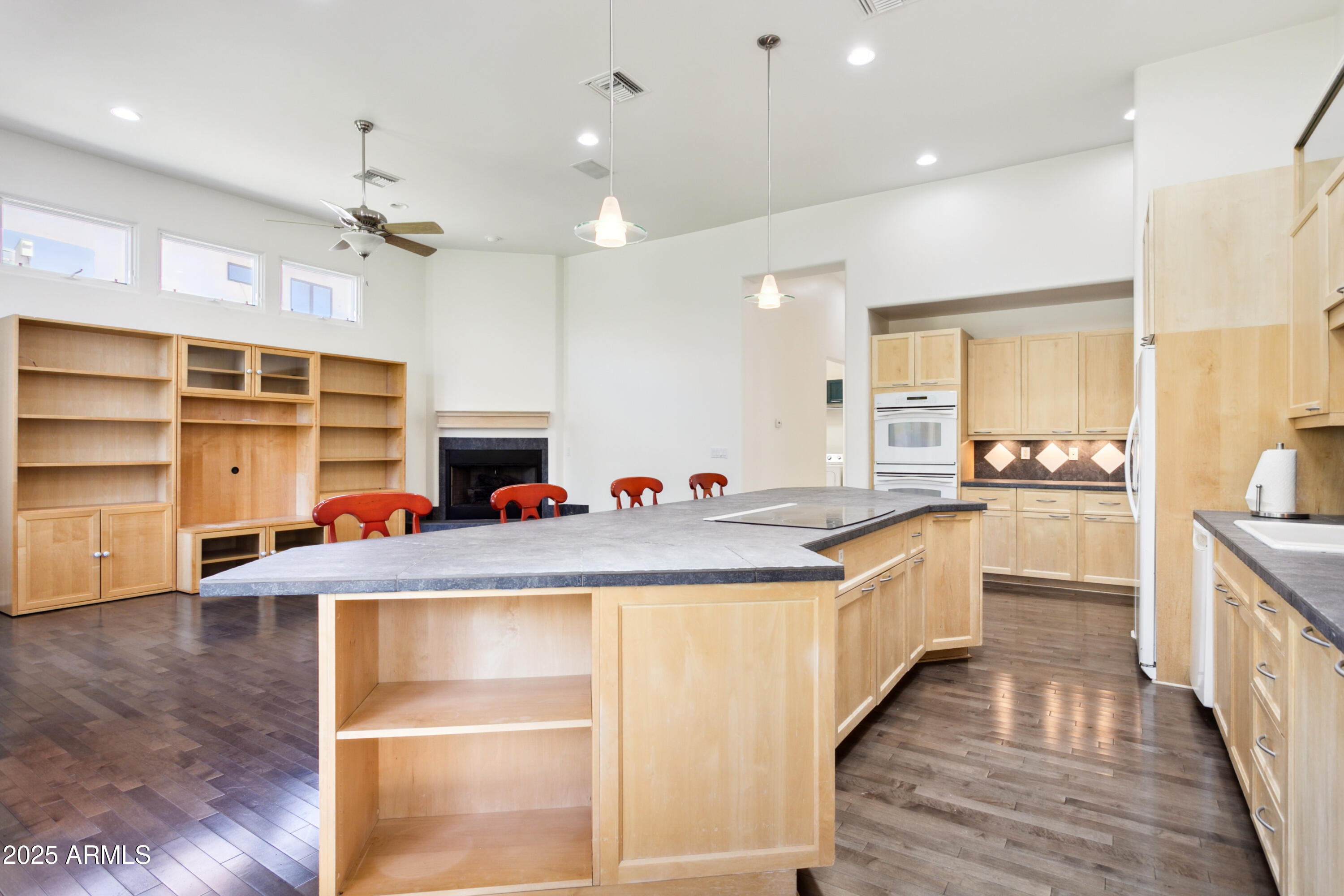 316 East Bethany Home Road Phoenix, AZ 85012 - Photo 13 of 41 Great Room - 5