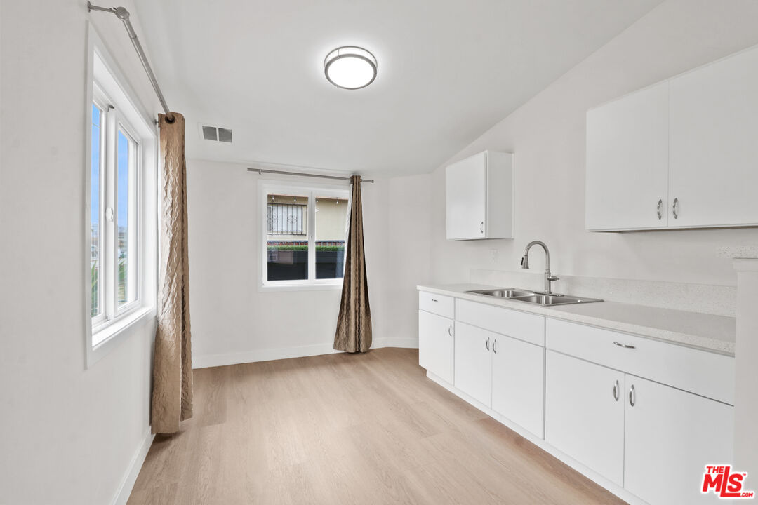 609 West E Street Wilmington, CA 90744 - Photo 8 of 20