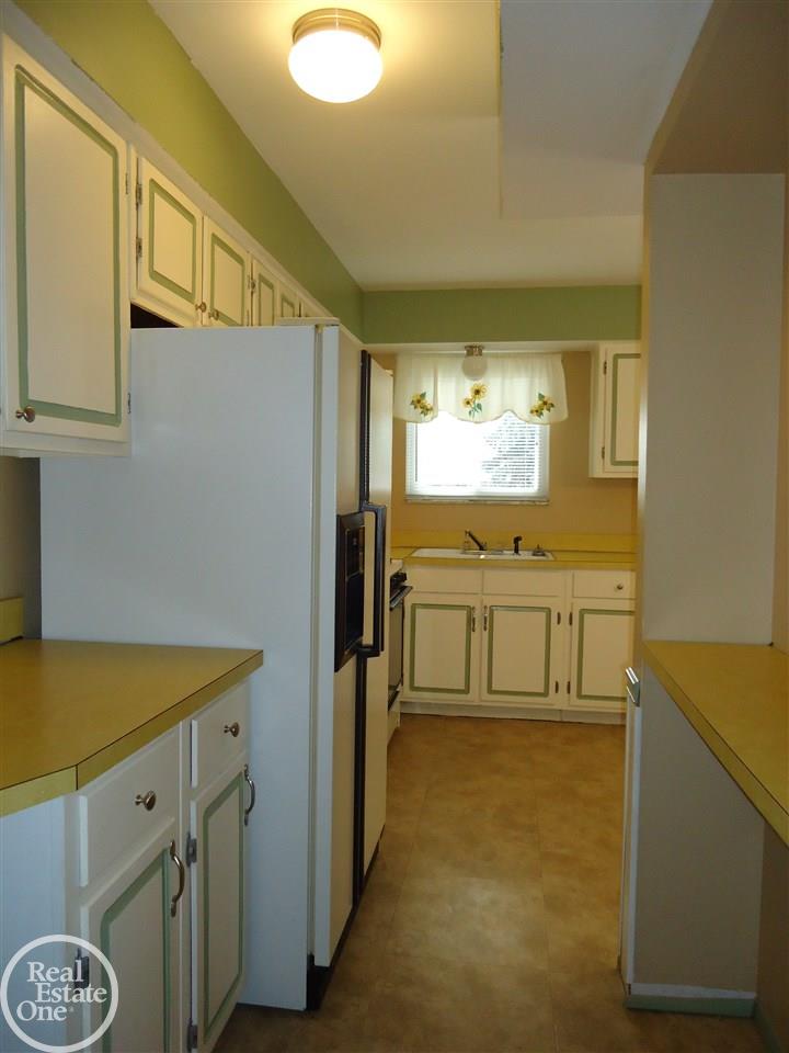 49437 Callens Road New Baltimore, MI 48047 - Photo 15 of 28