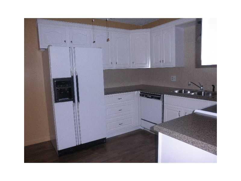 22725 Southwest 66th Avenue, Unit 101 Boca Raton, FL 33428 - Photo 7 of 10 Kitchen