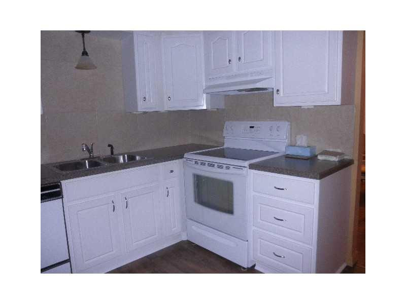 22725 Southwest 66th Avenue, Unit 101 Boca Raton, FL 33428 - Photo 8 of 10 Kitchen