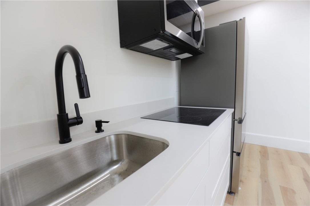 686 Broadway, Unit 3R Pawtucket, RI 02860 - Photo 3 of 12