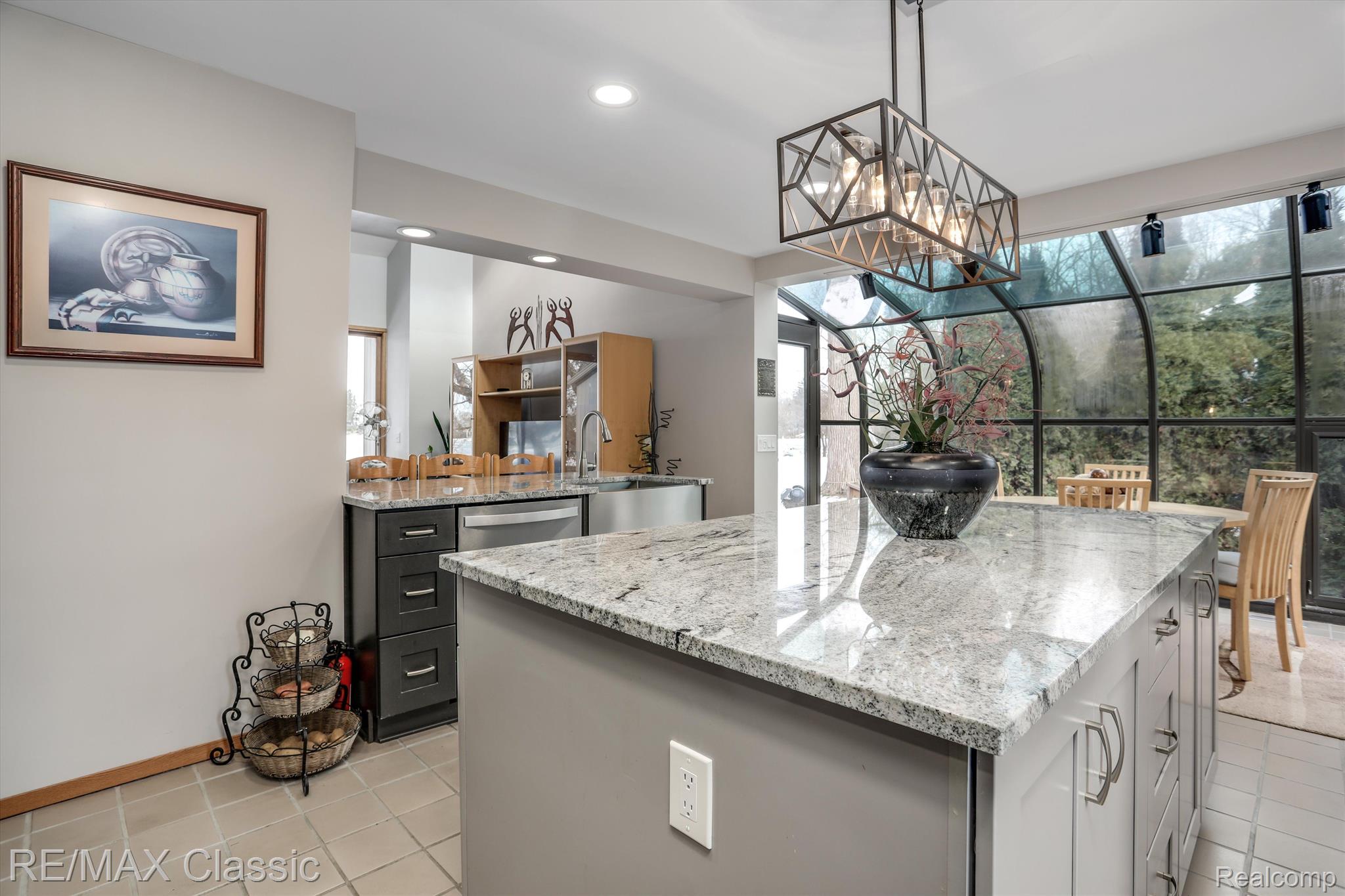6270 Commerce Road West Bloomfield, MI 48324 - Photo 7 of 43 Kitchen Island