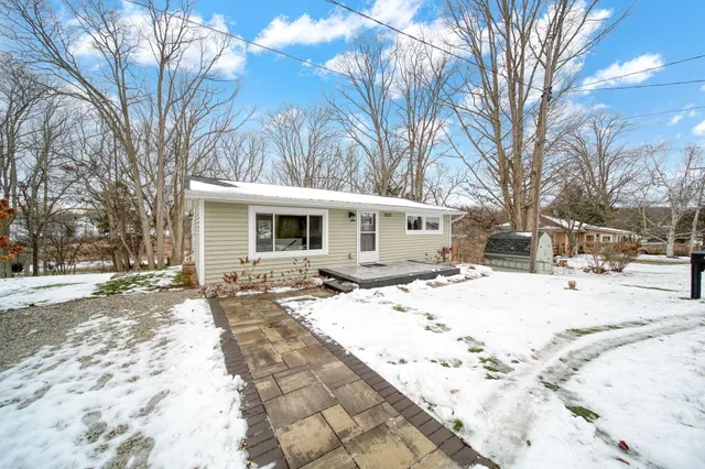$259,000 | 2037 Lake View Drive, Brooklyn, MI 49230