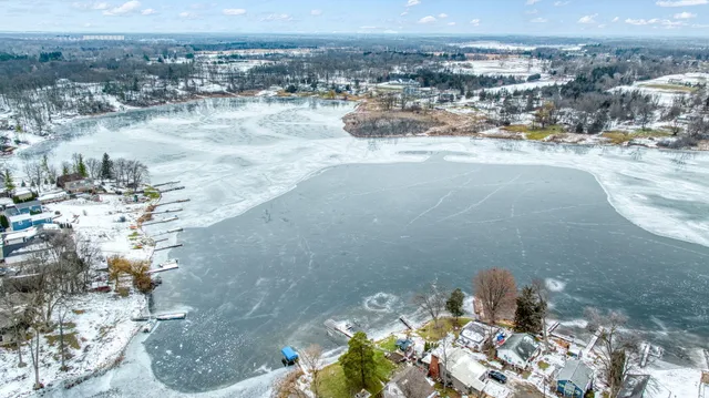 $259,000 | 2037 Lake View Drive, Brooklyn, MI 49230