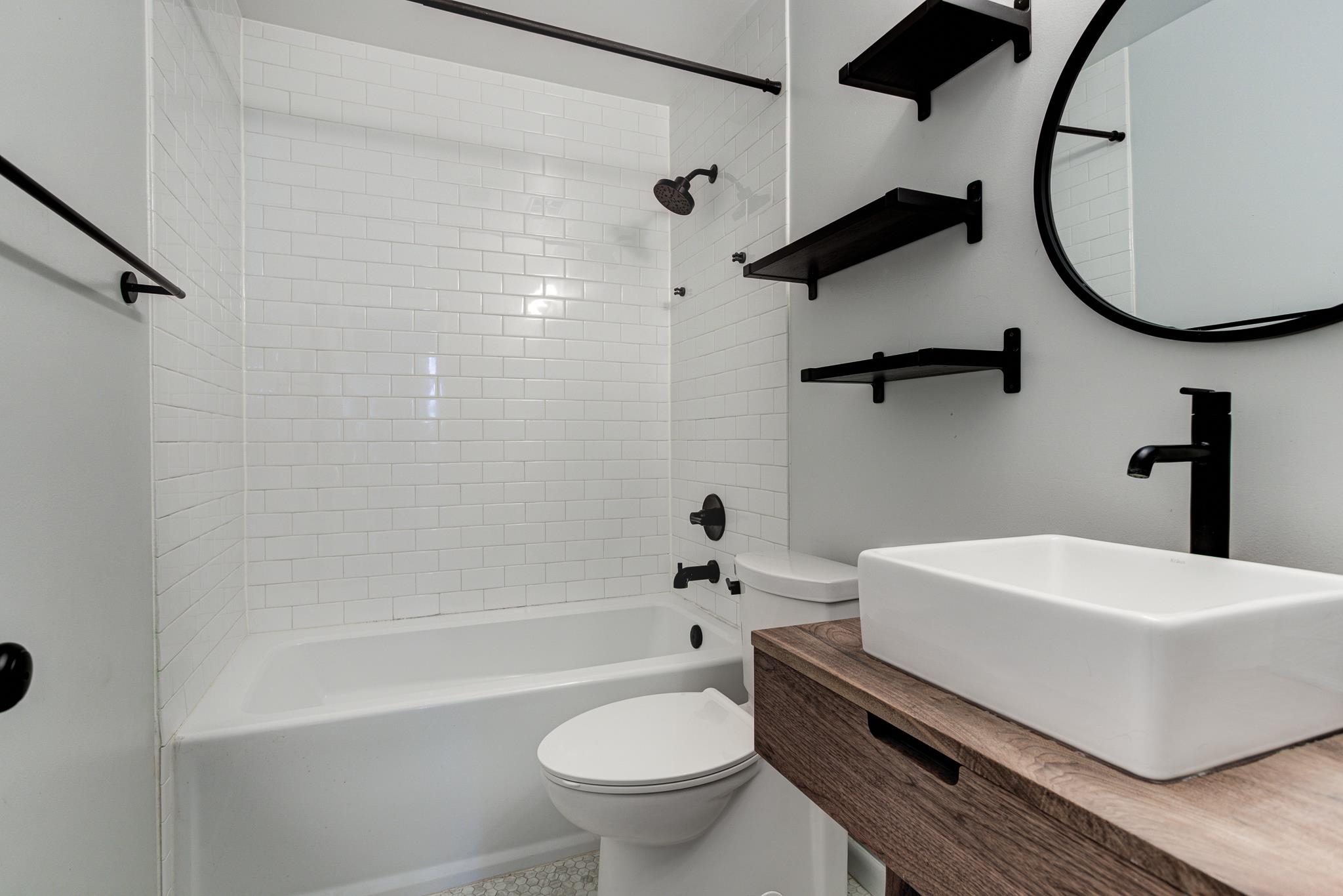 218 South Walnut Bend Road Memphis, TN 38018 - Photo 3 of 25 Bathroom with tub / shower combination and vanity