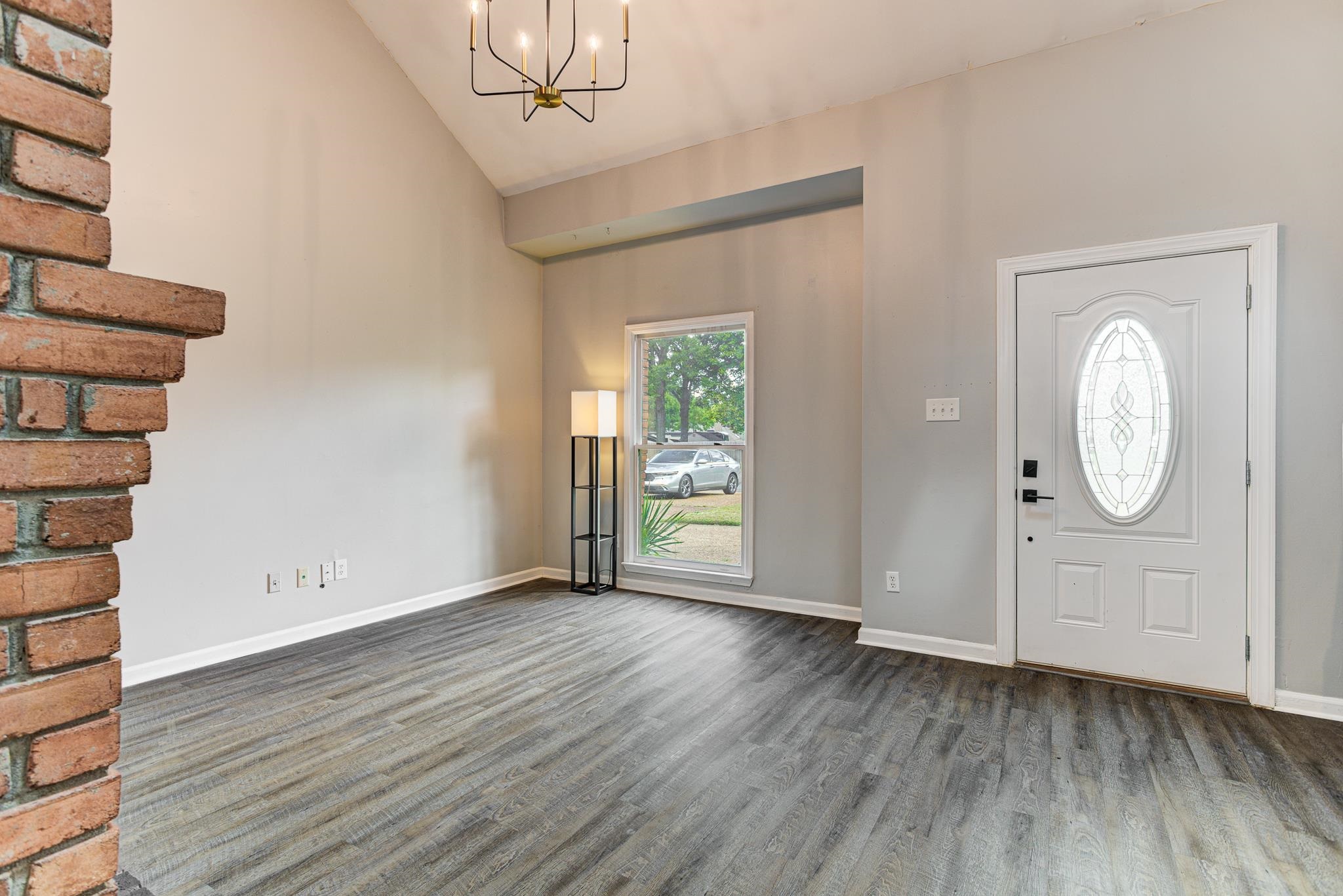 218 South Walnut Bend Road Memphis, TN 38018 - Photo 5 of 25 Entrance foyer with wood finished floors, a chandelier, and vaulted ceiling