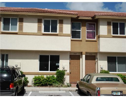 1964 Alamanda Way, Unit 40 Riviera Beach, FL 33404 - Photo 1 of 16 Exterior Front
