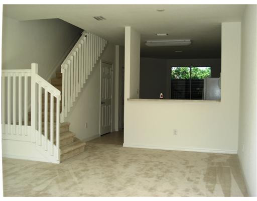 1964 Alamanda Way, Unit 40 Riviera Beach, FL 33404 - Photo 2 of 16 Living Room