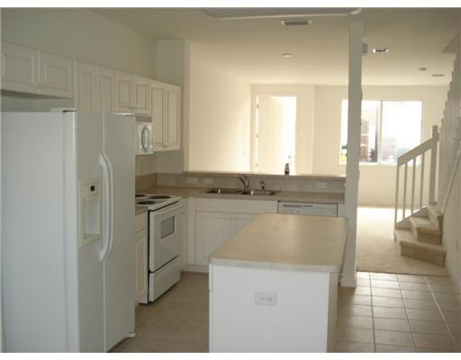 1964 Alamanda Way, Unit 40 Riviera Beach, FL 33404 - Photo 4 of 16 Kitchen