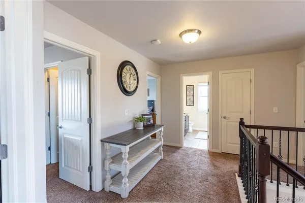 a view of an entryway with workspace