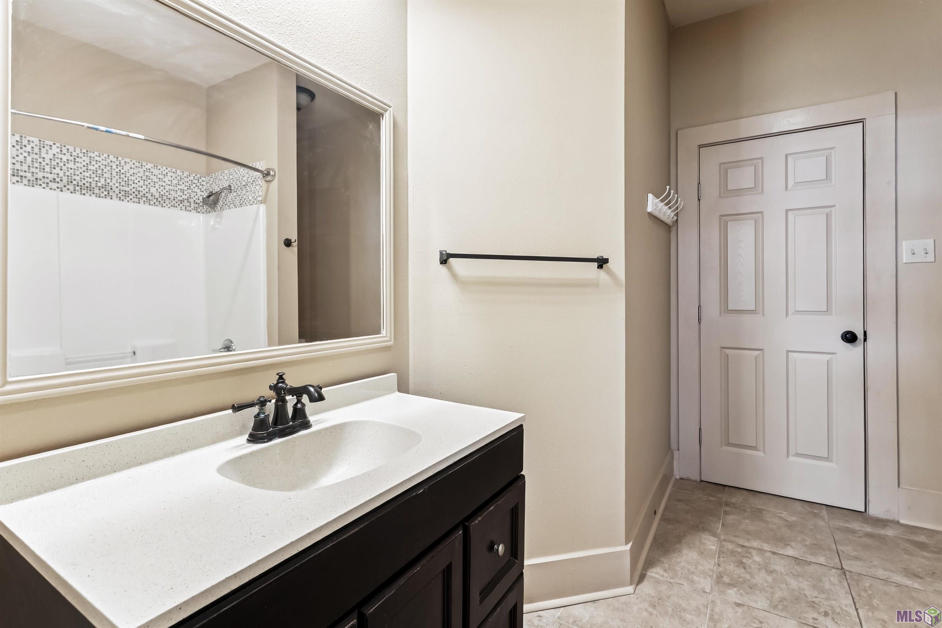 1436 Drehr Avenue Baton Rouge, LA 70808 - Photo 14 of 27 Primary En Suite Bathroom