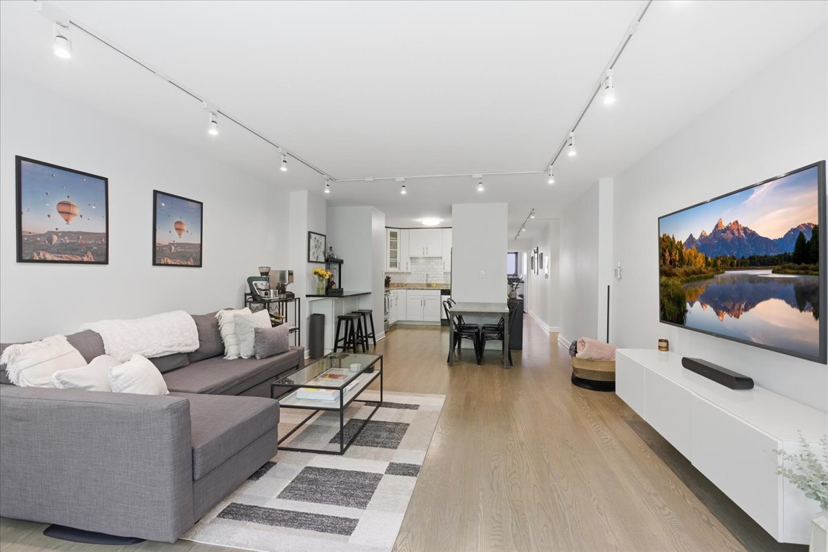 30 East Division Street, Unit 2A Chicago, IL 60610 - Photo 4 of 11